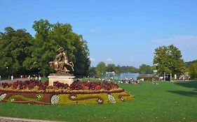 Le Rhone A Vos Pieds, Bellecour A Quelques Pas